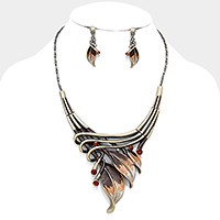 Rhythmical ombre feather necklace