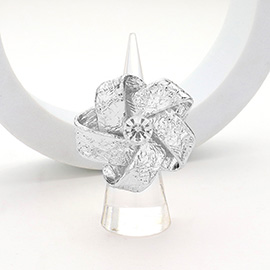 Round Stone Center Metal Flower Stretch Ring