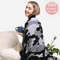 2 IN 1 Camouflage Patterned Blanket / Pillow
