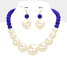 Multi Sized Pearl Necklace