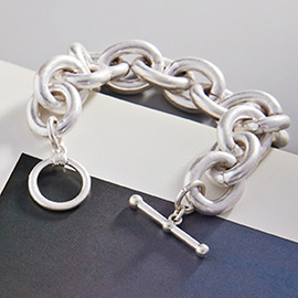 Open Metal Oval Link Toggle Bracelet