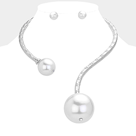 Oversized Pearl Ball Tip Choker Necklace