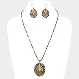 Rhinestone Paved Cameo Pointed Pendant Necklace