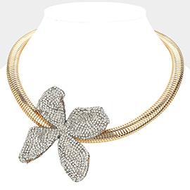 Stone Paved Bling Flower Pointed Ribbed Necklace