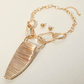 Metal Wired Horn Accented Statement Necklace